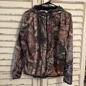 Mens Under Armour Camo full zip hoodie.